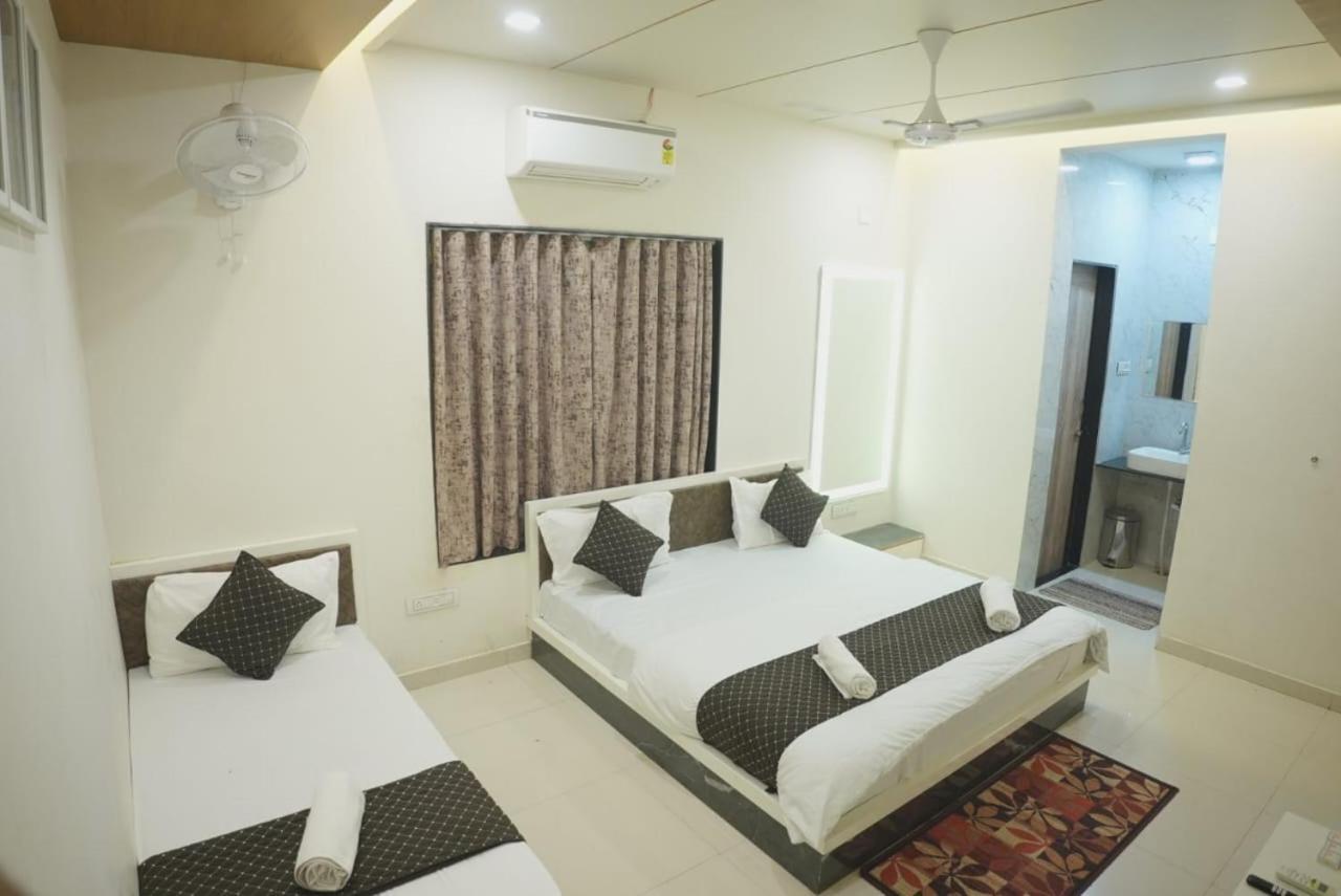 Hotel Ayodhya Virpur Extérieur photo