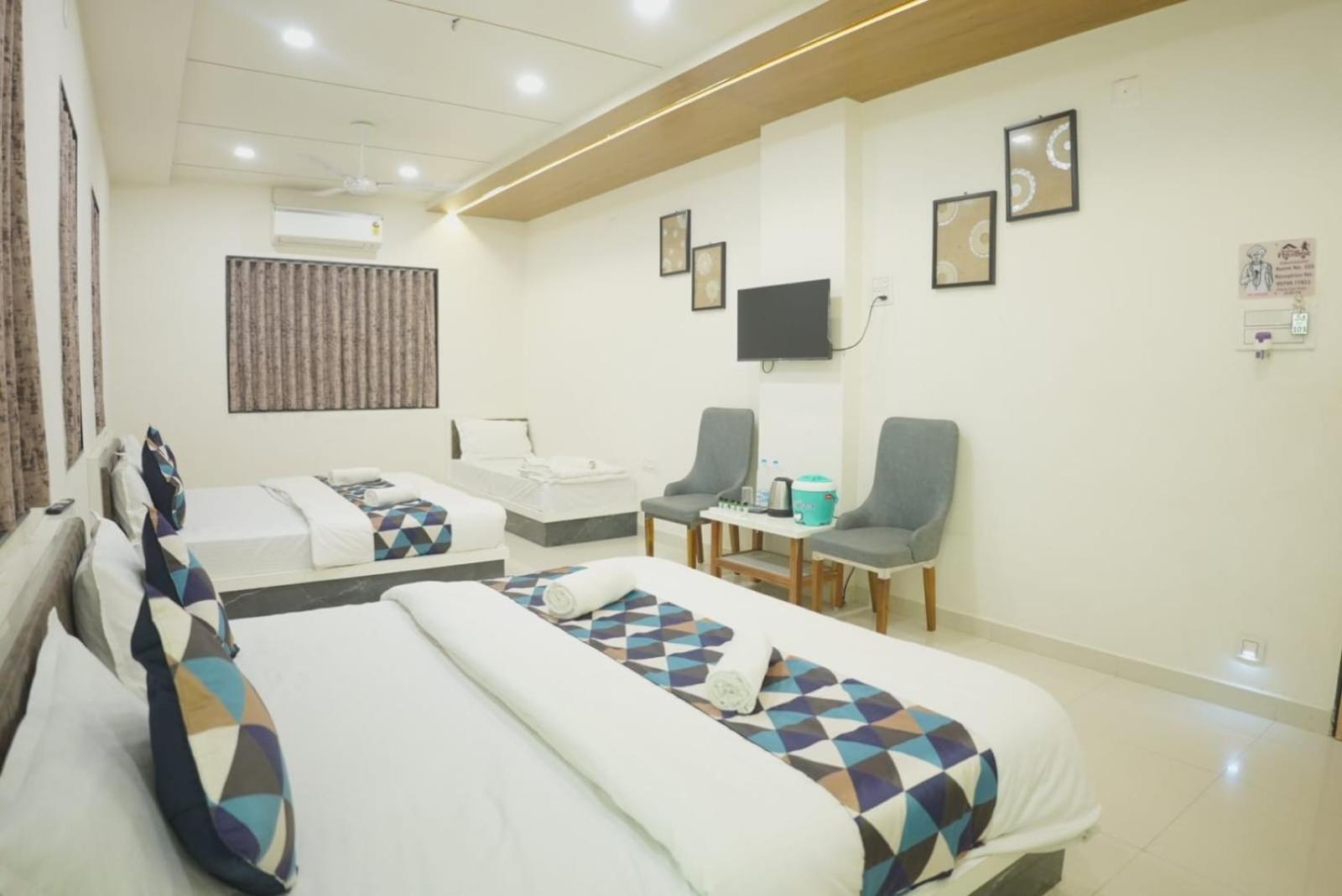 Hotel Ayodhya Virpur Extérieur photo