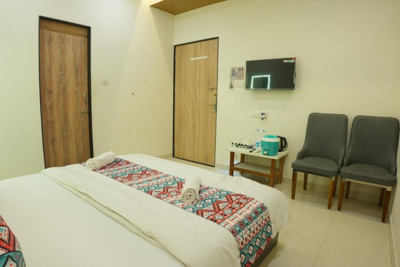 Hotel Ayodhya Virpur Extérieur photo