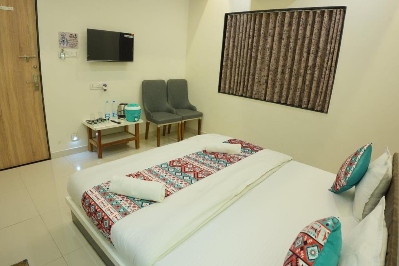 Hotel Ayodhya Virpur Extérieur photo