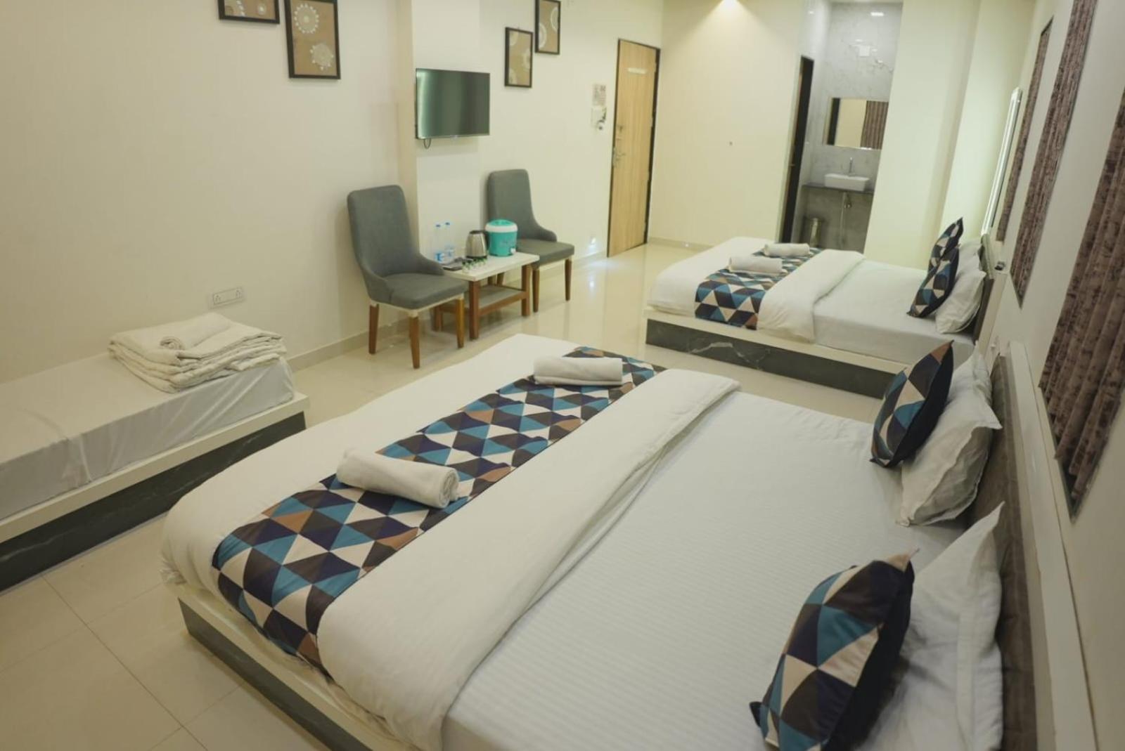 Hotel Ayodhya Virpur Extérieur photo